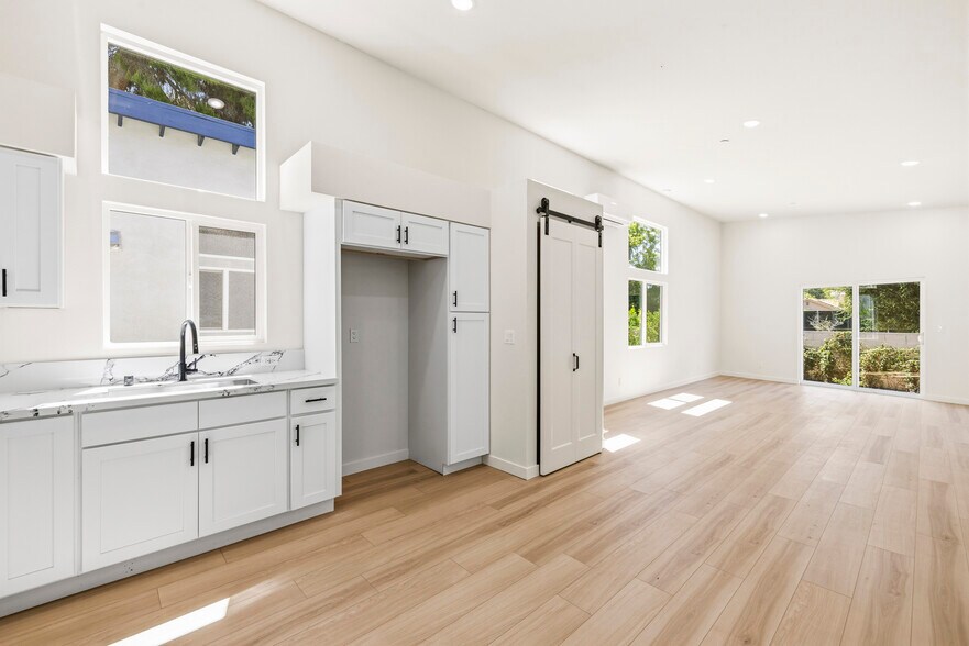 More Photos Of 22320 Itasca St, Chatsworth Apartments For Sale