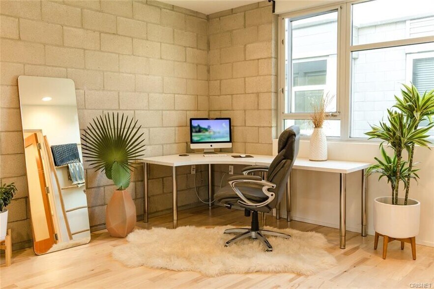 More Photos Of 3450 Cahuenga Blvd W, Los Angeles Office Residential For Lease