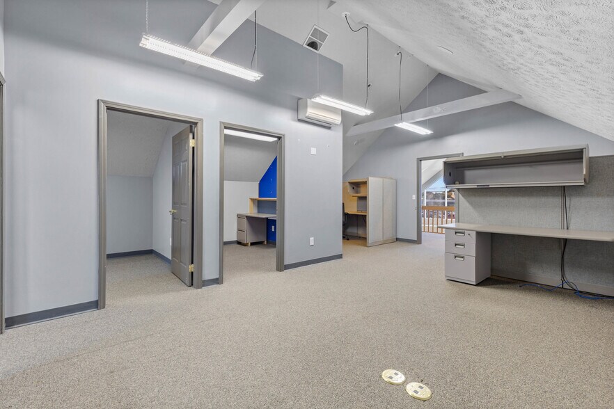 More Photos Of 1450 E Ridge Rd, Rochester Freestanding For Sale