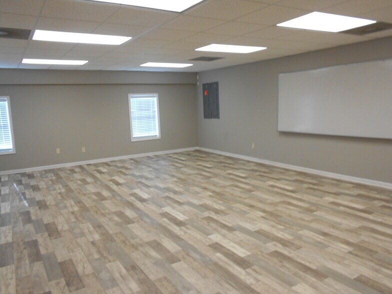 More Photos Of 2325 Jason Industrial Pky, Winston Flex For Lease