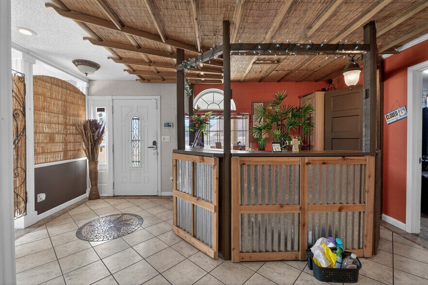 More Photos Of 4849 Mercer University Dr, Macon-Bibb Storefront For Sale