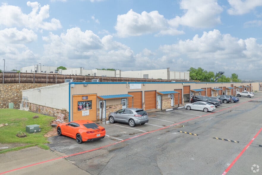 More Photos Of 2602 Fort Worth Hwy, Weatherford Warehouse For Lease