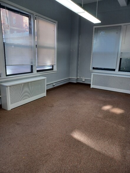 More Photos Of 11655 Queens Blvd, Forest Hills Office For Lease
