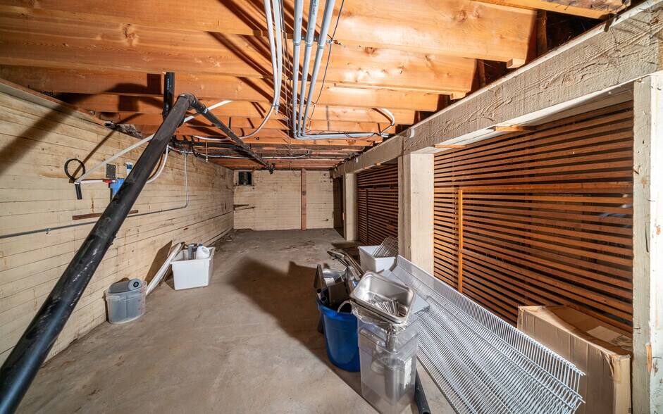 More Photos Of 1307 Main St, Oroville Bar For Sale