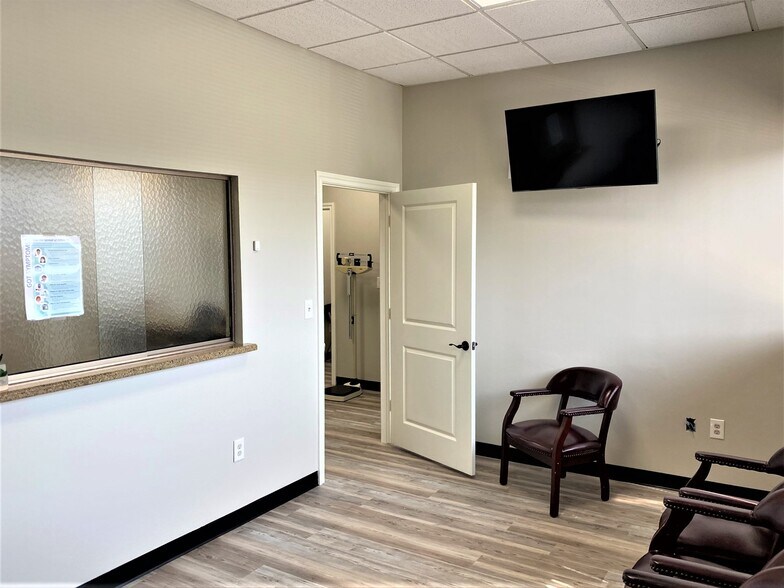 More Photos Of 13323 Dotson Rd, Houston Medical For Lease