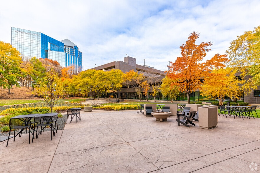 More Photos Of 8400 Normandale Lake Blvd, Bloomington Coworking Space