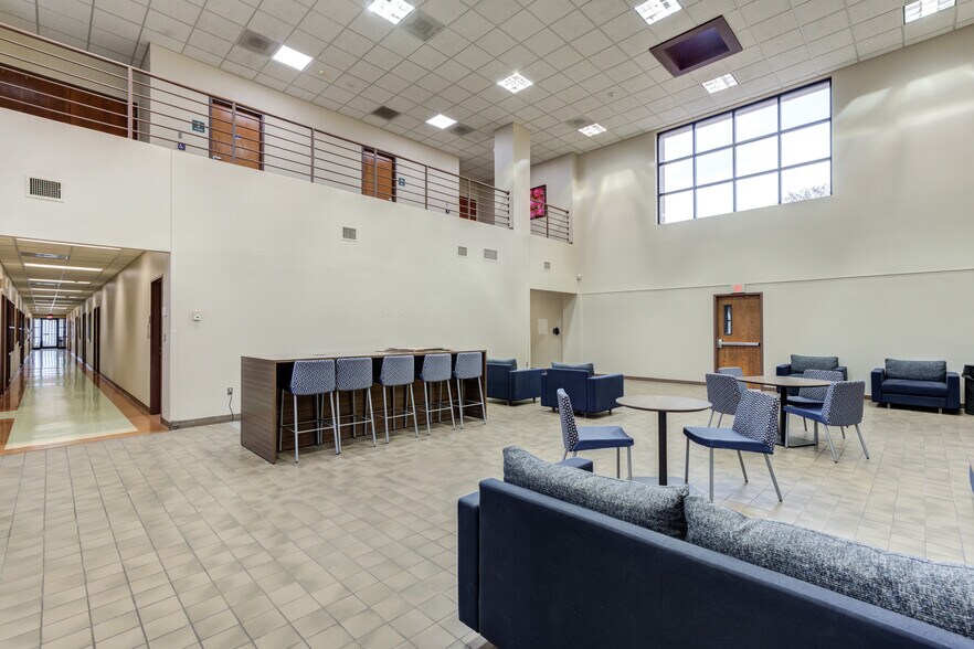 More Photos Of 3802-3806 Interstate 27, Lubbock Office For Sale