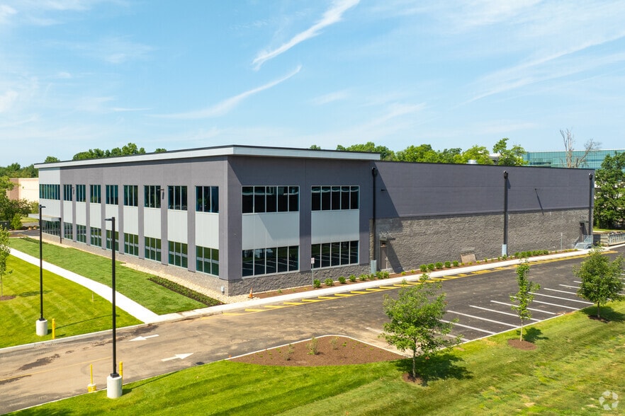 More Photos Of 31 Farinella Dr, East Hanover Warehouse For Lease
