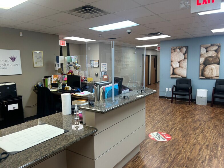 More Photos Of 28511 Orchard Lake Rd, Farmington Hills Medical For Lease