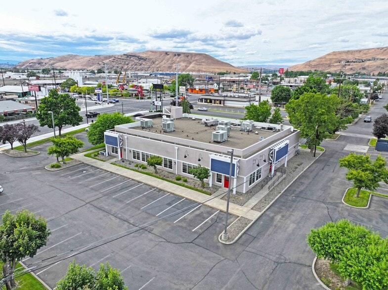 More Photos Of 905 N 1st St, Yakima Restaurant For Sale