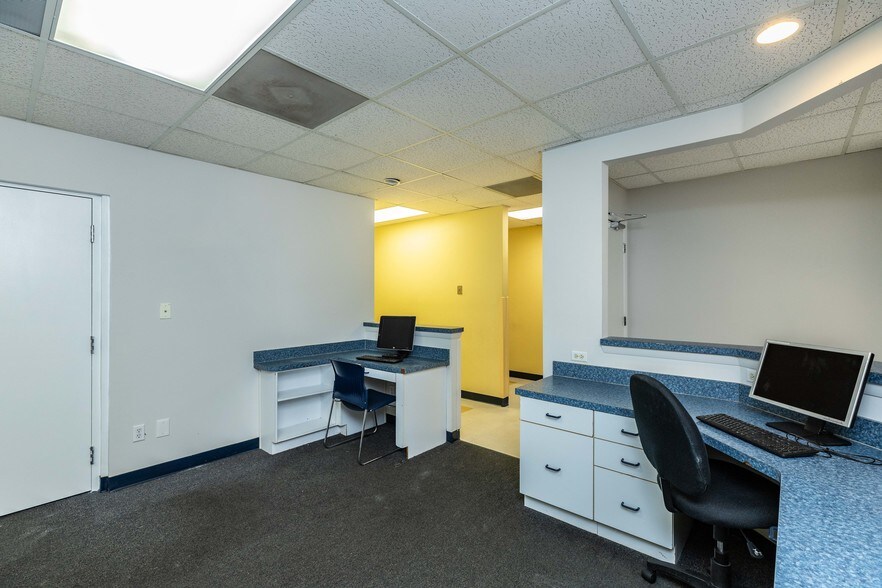 More Photos Of 8774 Perimeter Park Blvd, Jacksonville Medical For Sale