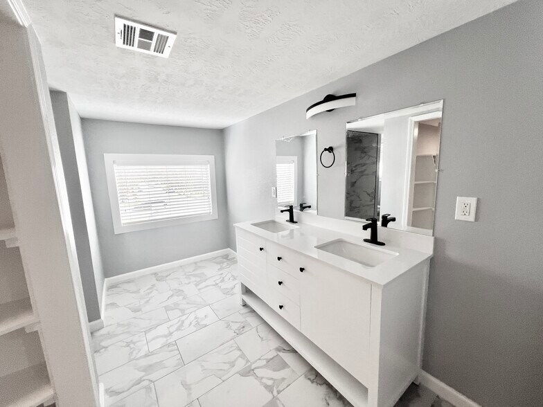 More Photos Of 741 E 9th St, Houston Office Residential For Lease