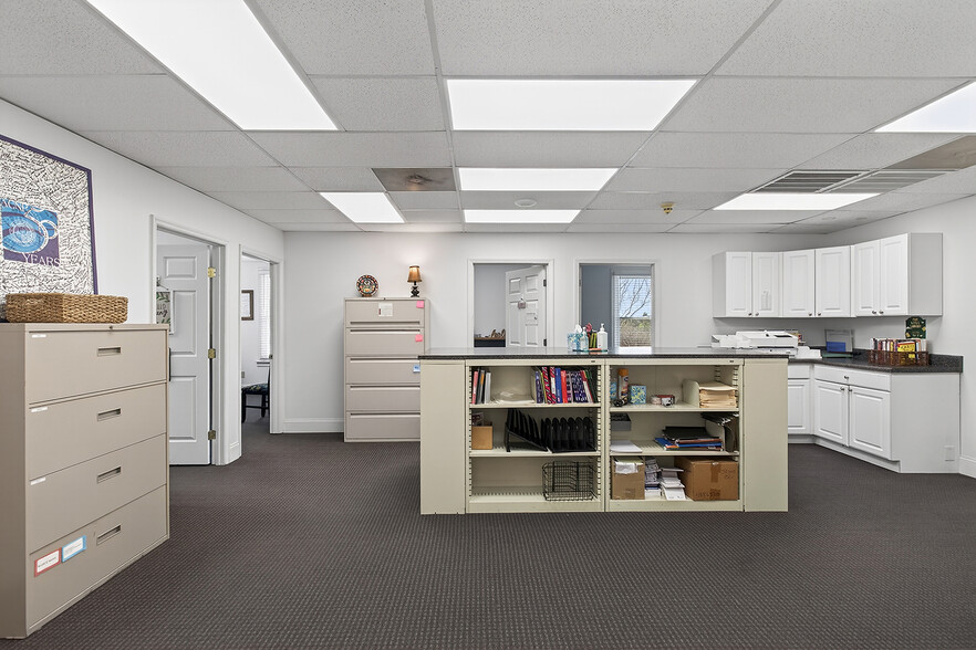 More Photos Of 5034 Thoroughbred Ln, Brentwood Office For Sale