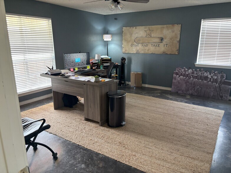 More Photos Of Lease 870 N Preston Road, Celina Garden Center For Lease