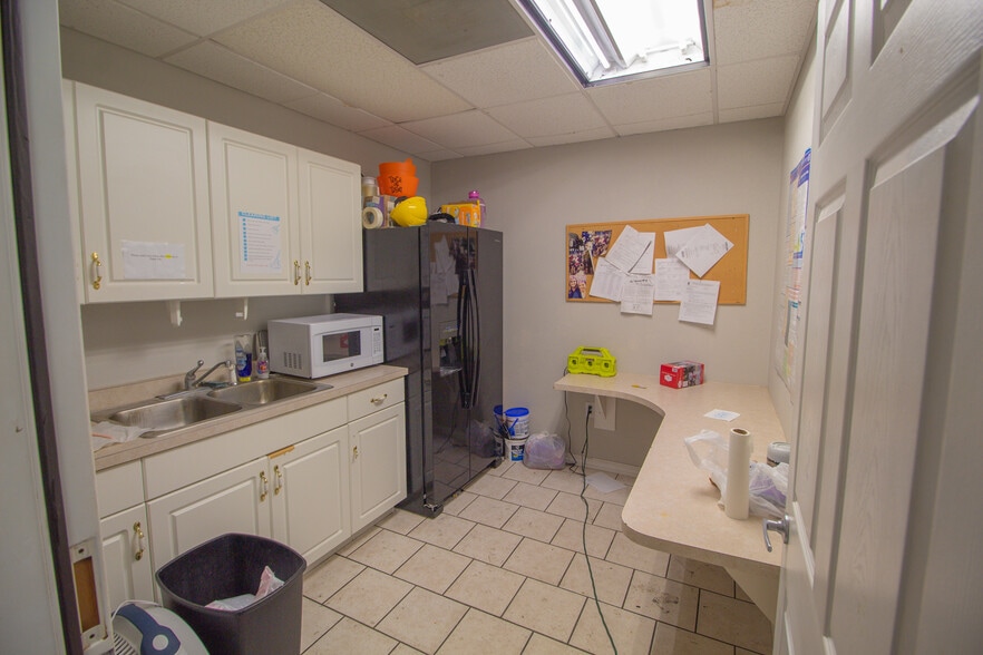 More Photos Of 17 Hickory St, Arcadia Storefront Retail Office For Sale