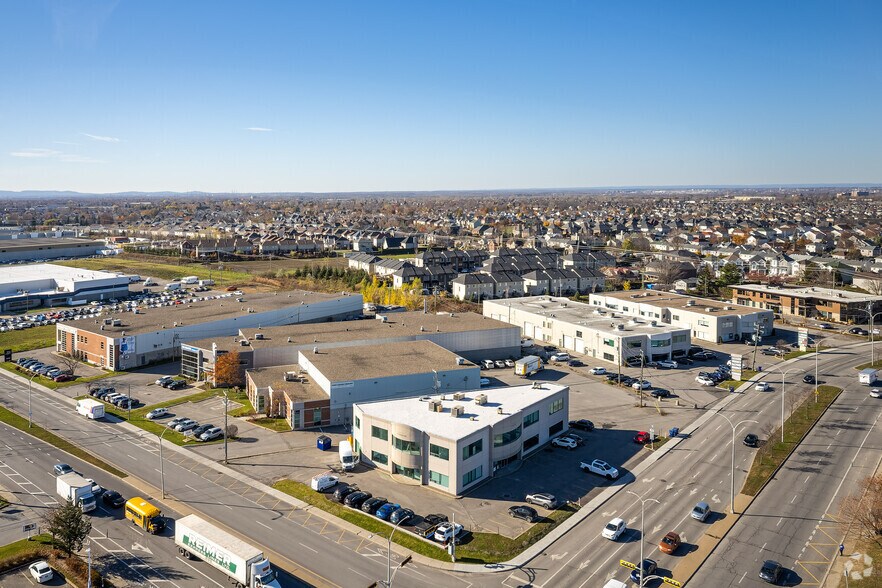 More Photos Of 4000 Boul Le Corbusier, Laval Office For Sale