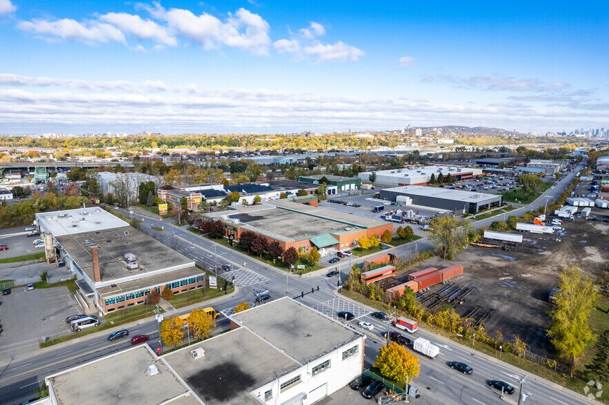 More Photos Of 2695 Av Dollard, Montréal Warehouse For Lease