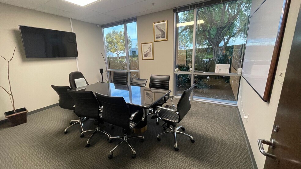 More Photos Of 25391 Commercentre Dr, Lake Forest Coworking Space