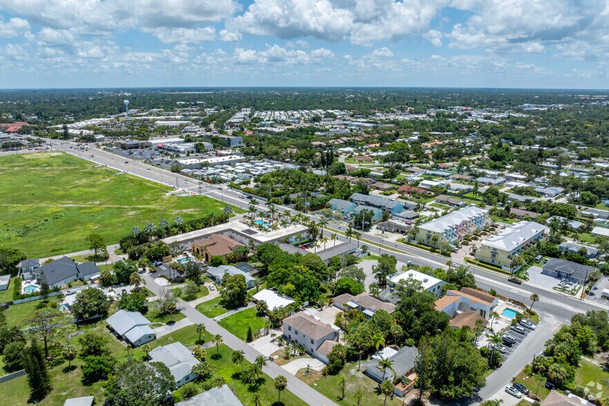 More Photos Of 1700-1704 Redwood St, Sarasota Apartments For Sale