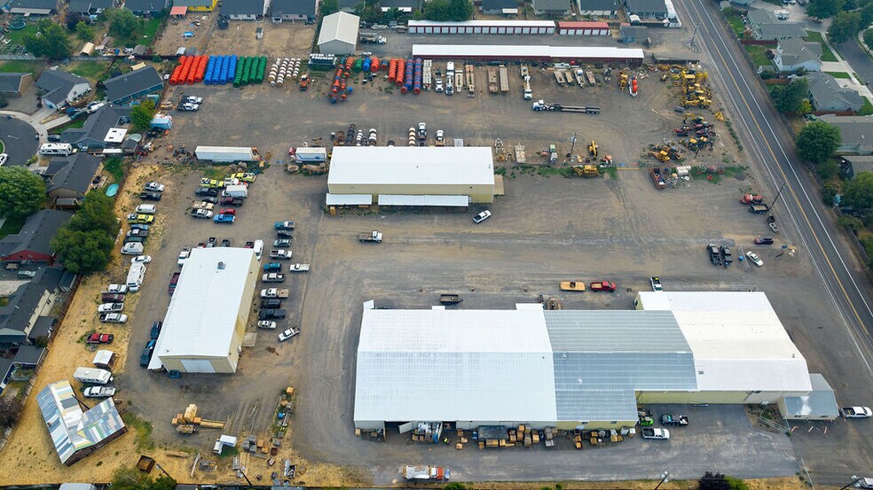 More Photos Of 701 Peters Rd, Prineville Manufacturing For Lease