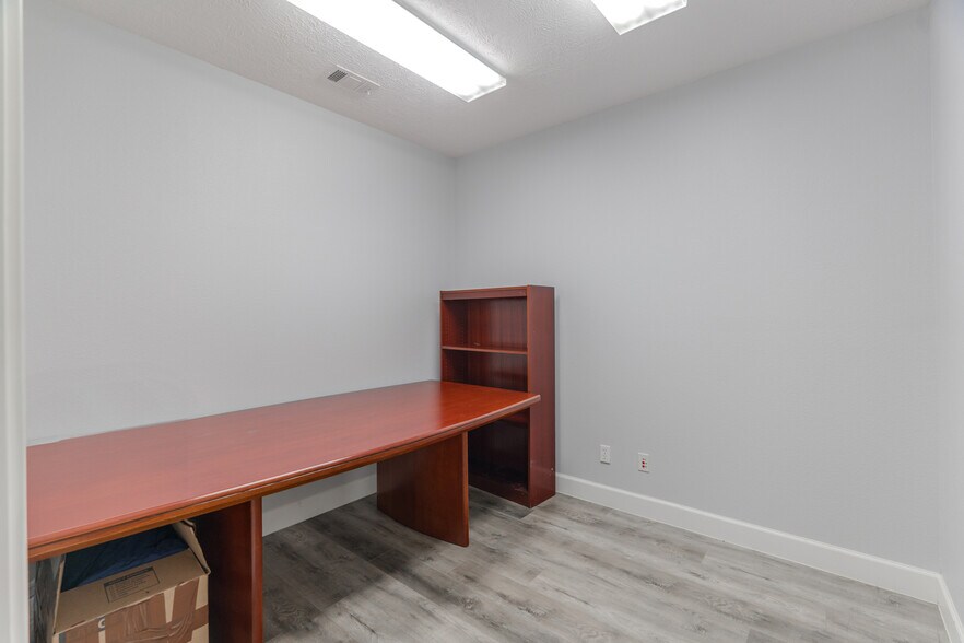 More Photos Of 8601 Fawn Trl, Conroe Warehouse For Sale