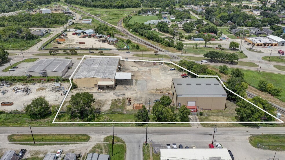 More Photos Of 7520 Lawndale St, Houston Warehouse For Lease