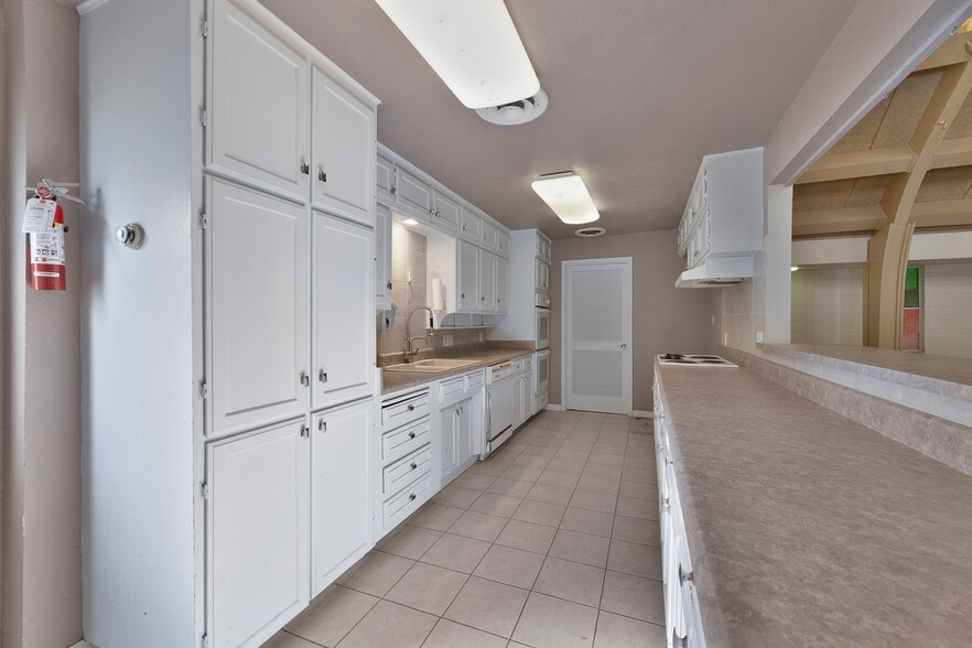 More Photos Of 5051 Trail Lake Dr, Fort Worth Religious Facility For Sale