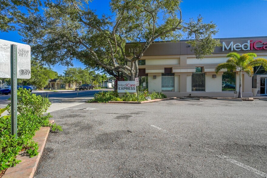 More Photos Of 1033 Dr Martin Luther King Jr St N, Saint Petersburg Medical For Sale
