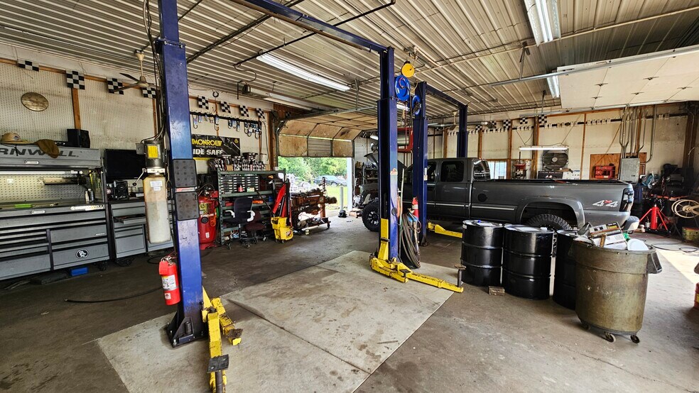 More Photos Of 4114 E Michigan Ave, Jackson Freestanding For Sale