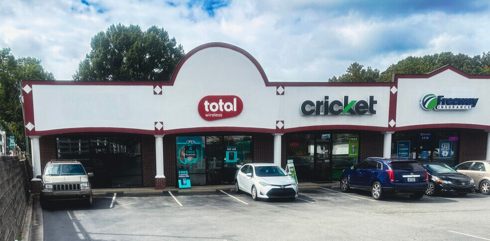 Primary Photo Of 1701-1721 N Church St, Burlington Unknown For Lease