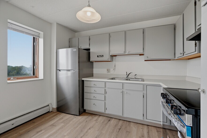 More Photos Of 985 Ivy Ave E, Saint Paul Apartments For Sale