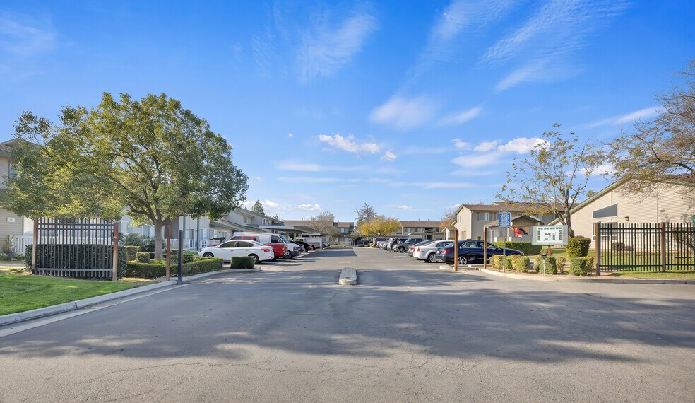 More Photos Of 1832 Merced St, Madera Apartments For Sale