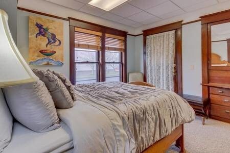 More Photos Of 707 NE 5th St, McMinnville Office For Sale