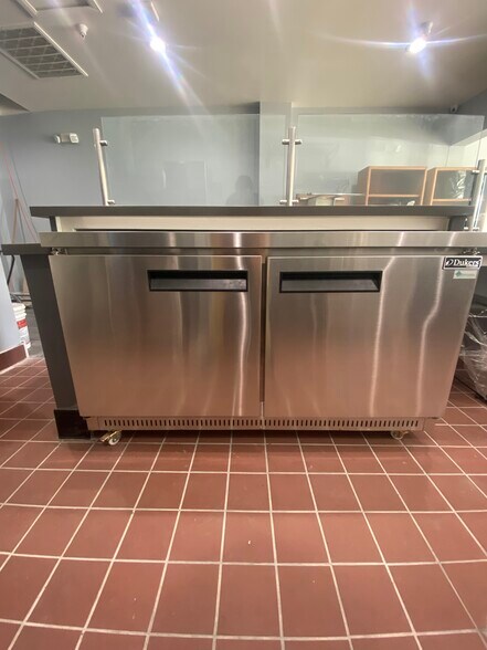 More Photos Of 1725 Spruce St, Riverside Restaurant For Lease