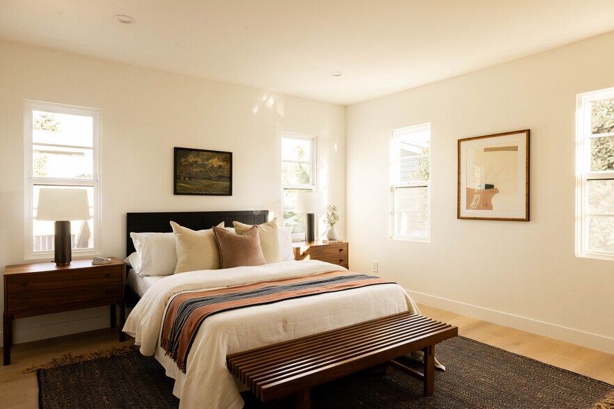 More Photos Of 1018 Manzanita St, Los Angeles Apartments For Sale