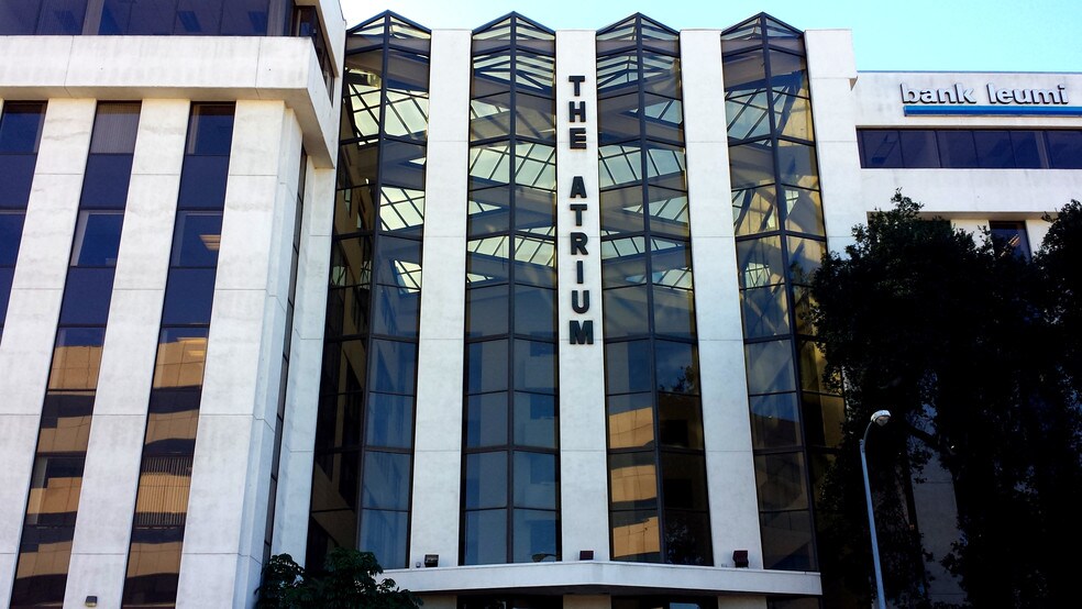 More Photos Of 16530 Ventura Blvd, Encino Office For Lease