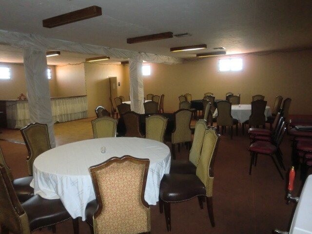 More Photos Of 305 E American Ave, Oracle Bar For Sale