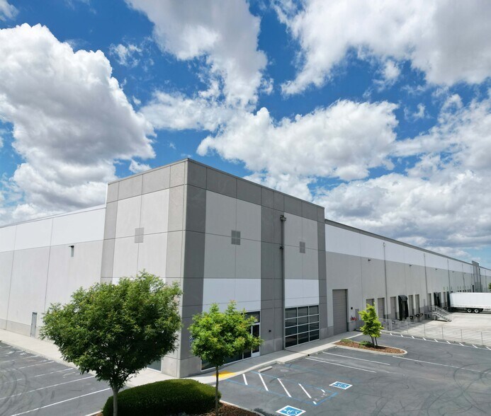 Primary Photo Of 8670 Fruitridge Rd, Sacramento Warehouse For Lease