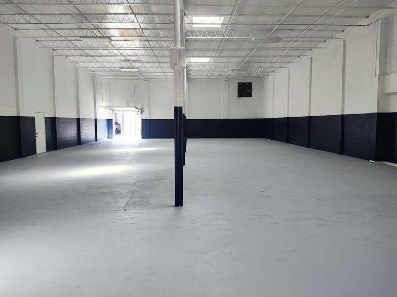 More Photos Of 3333 N Main St, Jacksonville Light Manufacturing For Lease