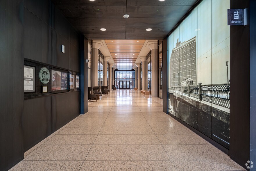 More Photos Of 420 N 5th St, Minneapolis Office For Sale