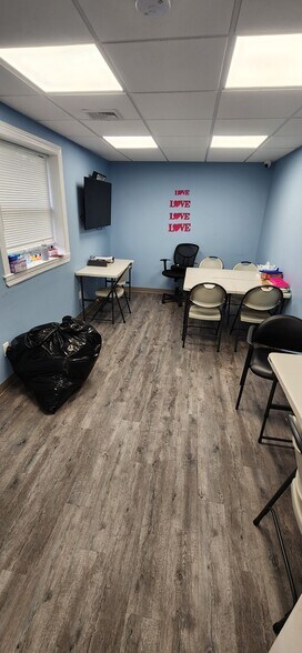 More Photos Of 868 Church St, Bohemia Office For Lease