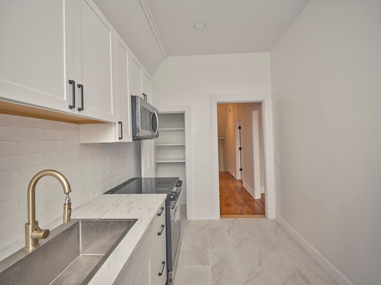 More Photos Of 12-20 W Bridge St, New Hope Storefront For Sale