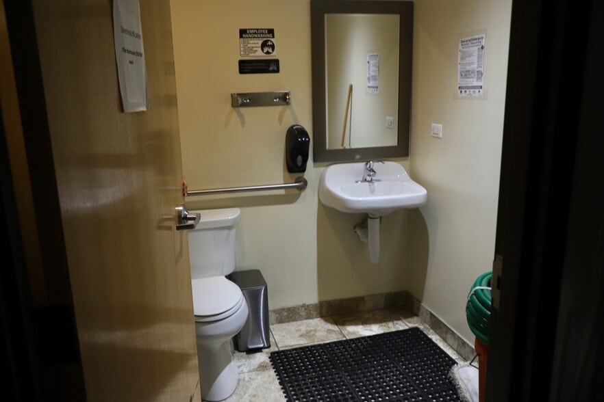 More Photos Of 4750 N 25th Ave, Schiller Park Warehouse For Sale