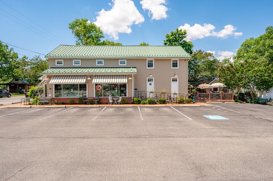 More Photos Of 7 W Belle St, Ridgely Storefront For Sale
