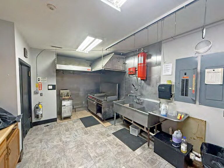 More Photos Of 704 E Washington St, Cuba Freestanding For Lease