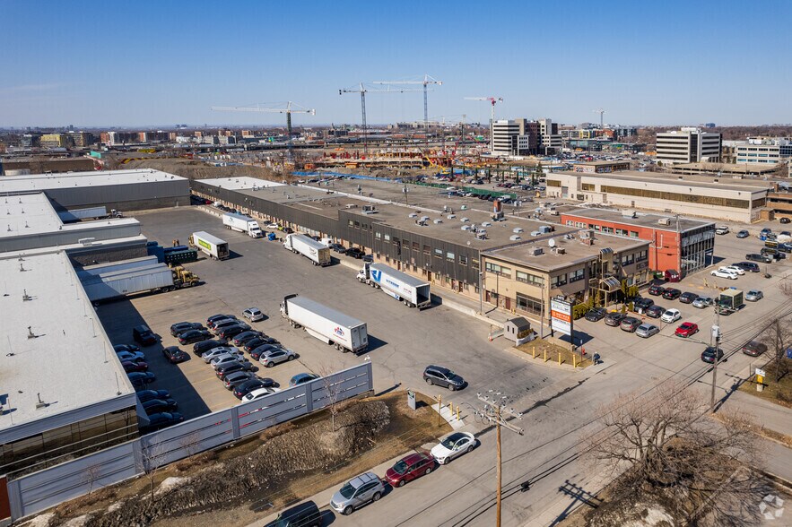 More Photos Of 5473-5475 Av Royalmount, Mont-Royal Warehouse For Lease