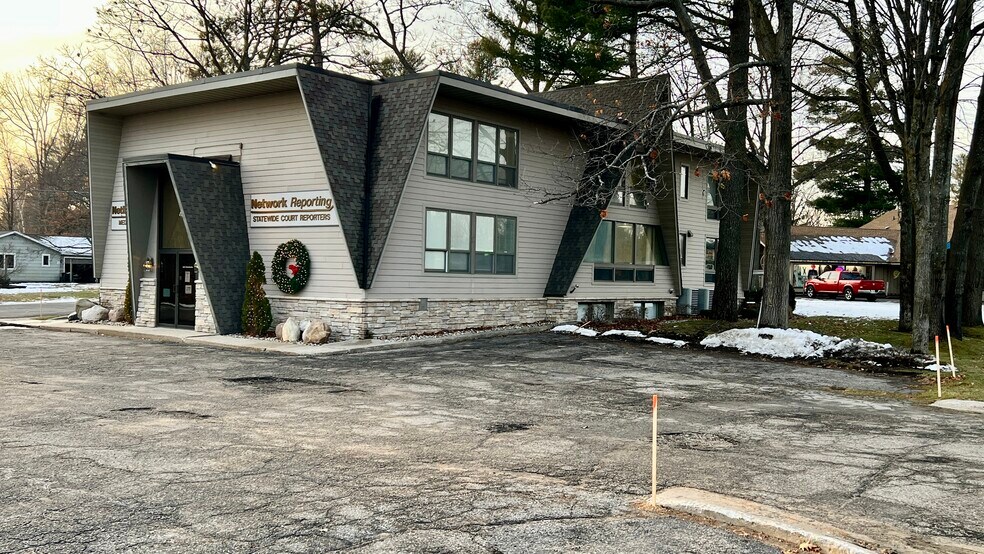 More Photos Of 2604 Sunnyside Dr, Cadillac Medical For Sale