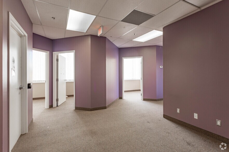 More Photos Of 1431-1527 Rebecca St, Oakville Unknown For Sale