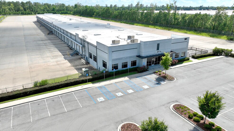 More Photos Of 301 Little Hearst Pky, Port Wentworth Truck Terminal For Lease