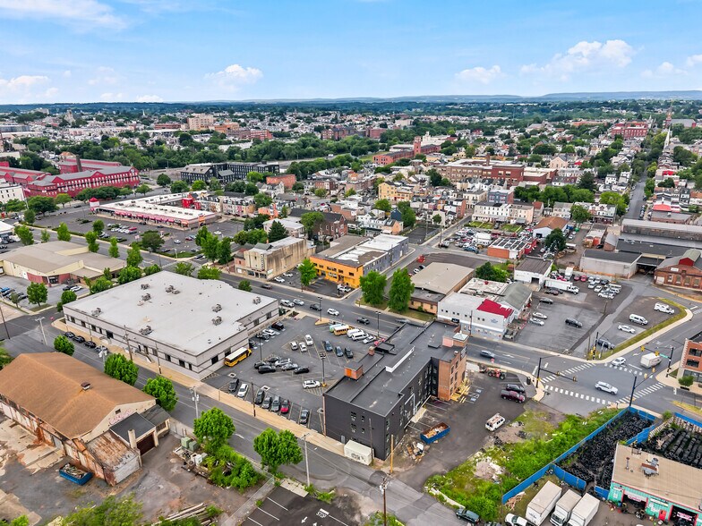 More Photos Of 145-555 Hamilton St, Allentown Showroom For Lease